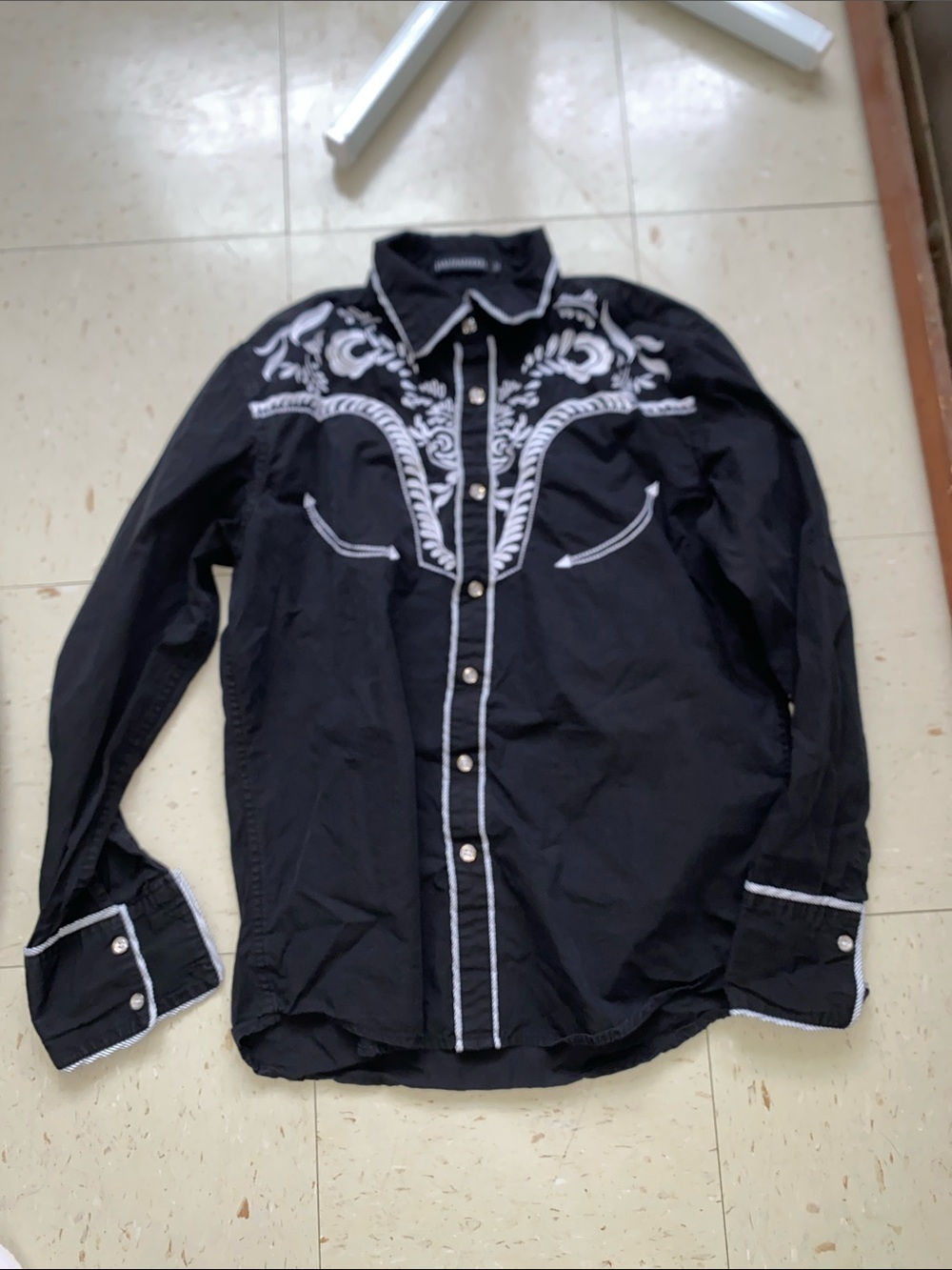 Daupanzees Western Womens Button front Shirt Medium Embroidered